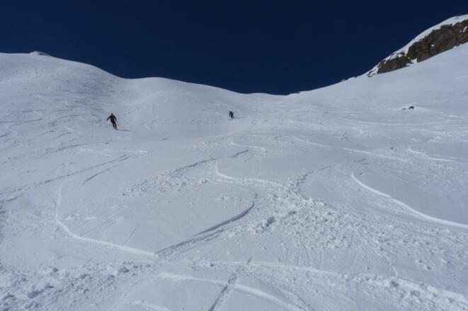 Herrliches kupiertes Skigelände bietet höchsten Abfahrtsgenuss.