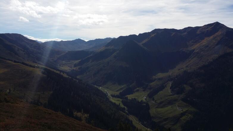Blick ins hinterste Alpbachtal: von Rechts: Großer Galtenberg hinten am Jöchl das Otto-Leixl-Haus dahinter sind schon Berge im Gerlosgebiet.
