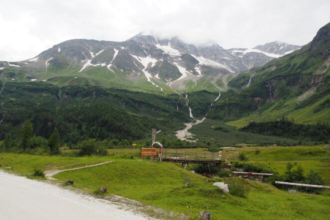 Der untere Beginn des Wasserfallwegs