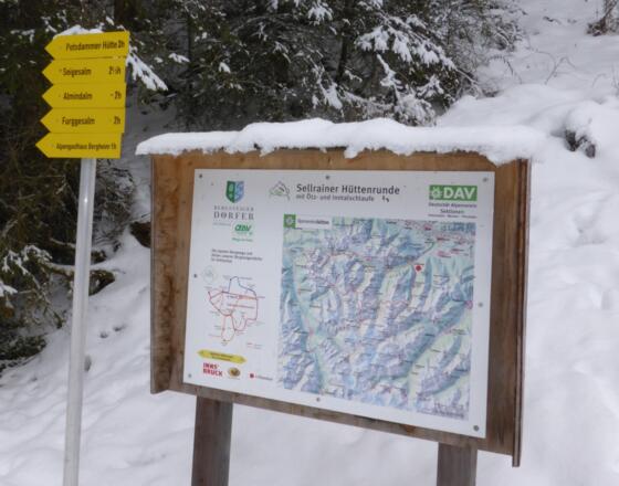 Hinweistafel Sellrainer Hüttenrunde und Wegetafel