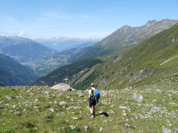 Herrliche Blick bis zu den Lechtaler Alpen erleichtern den Abstieg.