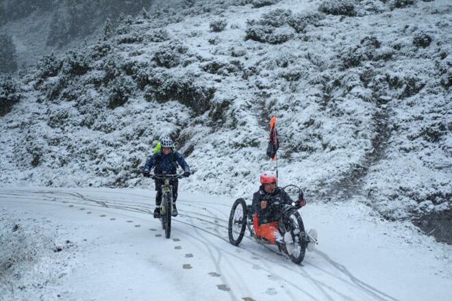 Die Motoren werden heiss, der Schnee kühlt wenigstens...