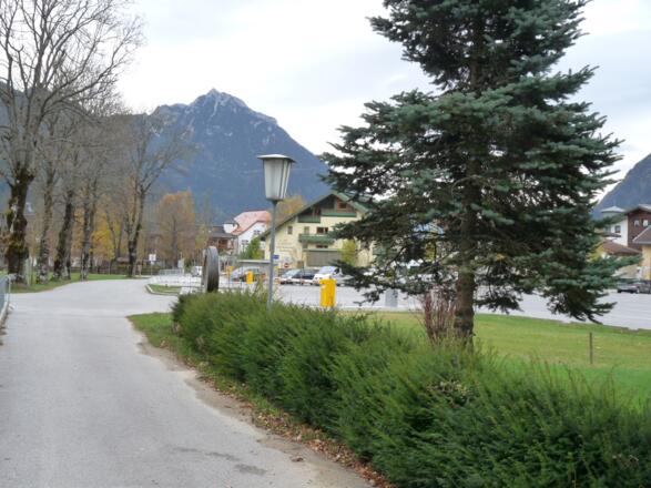 Der große gebührenpflichtige Parkplatz beim Strandbad Pertisau ist der Ausgangspunkt für die grandiose Rundtour über die Seeberg- und Seekarspitze.