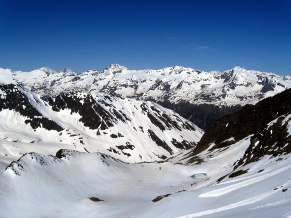 Blick ins Hintere Wurmeskar. Auch von dieser Seite ist eine Besteigung der Äußeren Schwenzerspitze möglich.