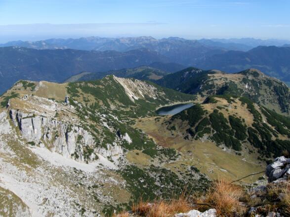 Atemberaubender Blick nach Nordosten zum ebenso schön gelegenen Zireiner See.