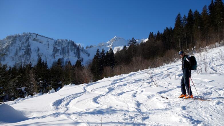 1045m rechts ab, Trapez im Hintergrund