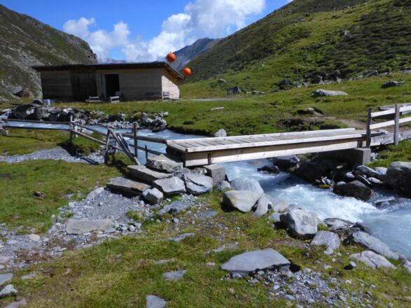 Die Talstation der Materialseilbahn.