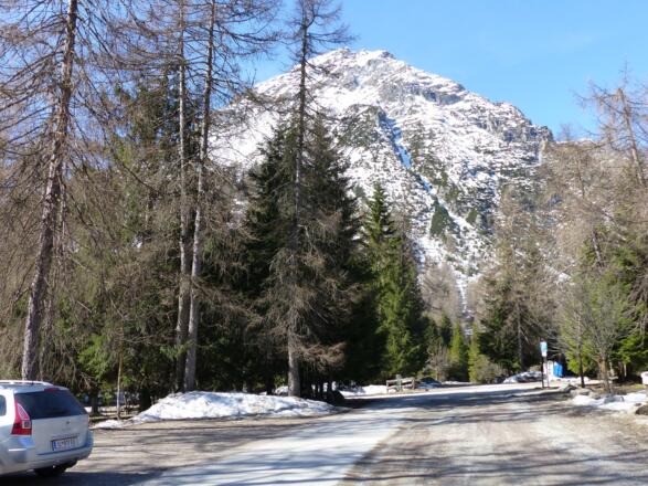 Blick vom Parkplatz zum Obernberger Tribulaun.