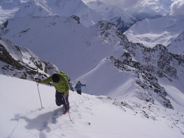 Blick zurück zu Skidepot und Gamezkogel (2967 m).