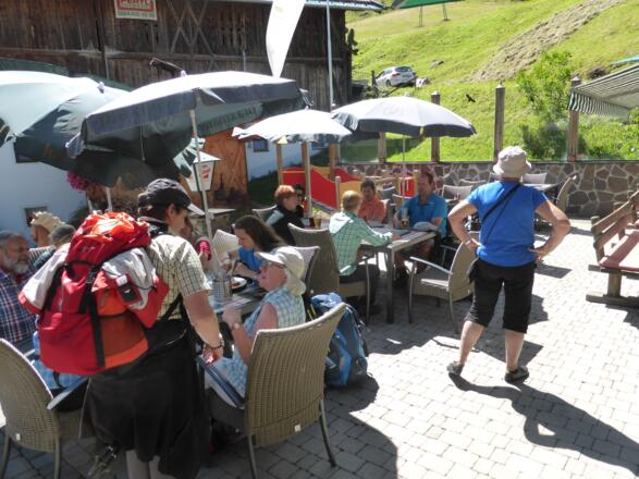 Im Alpengasthof angekommen.