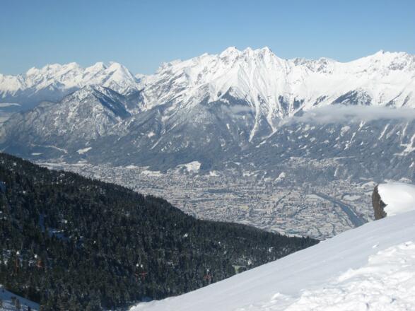 Ein paar Höhenmeter hat man schon hinter sich - Blick nach Innsbruck