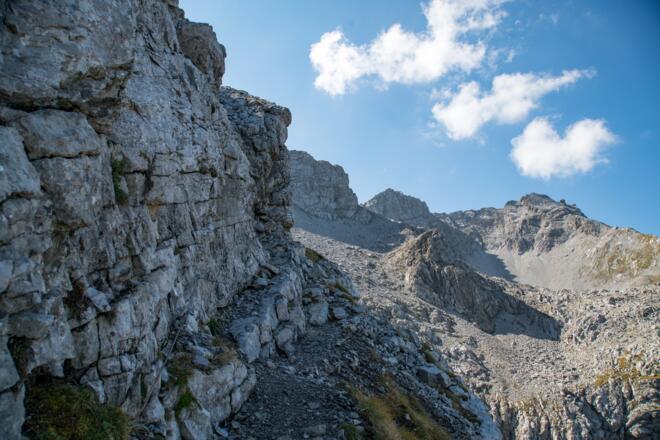 Aufstieg durch felsiges Gelände zum Zimbajoch