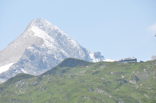 Tauerntour - Noch ein paar Meter bergauf - Die Krefelder Hütte vor dem Kitzsteinhorn