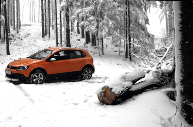 Parkplatz ~830m nach Gahbergkapelle im Wald