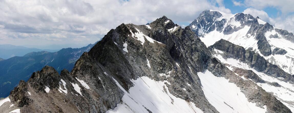 Blich vom Almerhorn zur Großen Ohrenspitze, im Hintergrund Wild- und Hochgall