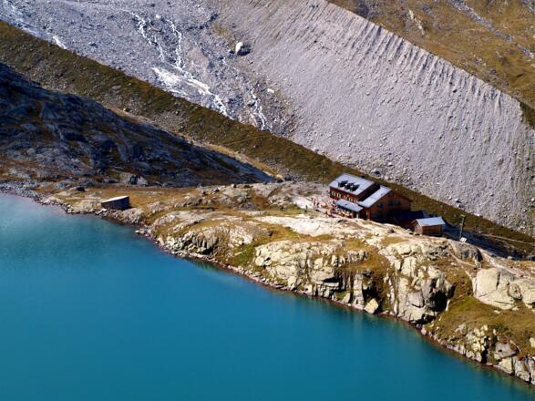 Zittauer Hütte 2323 m von oben gesehen