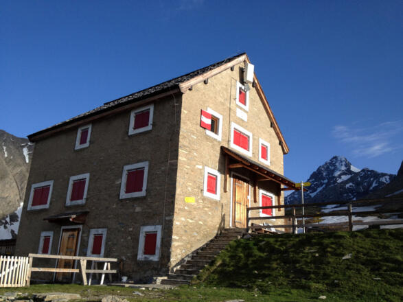 Die Salmhütte - eigentlich bereits die dritte Salmhütte - der Natursteinbau wurde in den Jahren 1926 und 1927 errichtet.