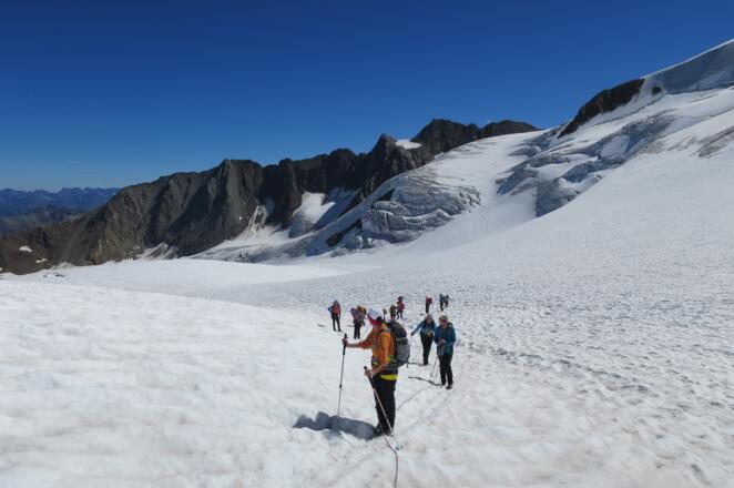 Blick zurück links ist das Mittelbergjoch (nicht im Bild).
