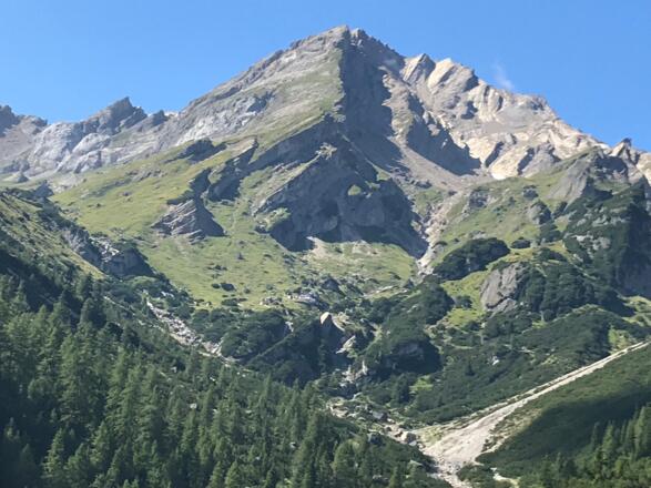 Blick hinauf zur Muttekopfhütte