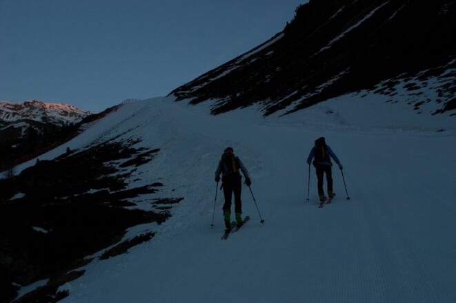 Ertert Teil des Anstieges erfolgt auf der Piste