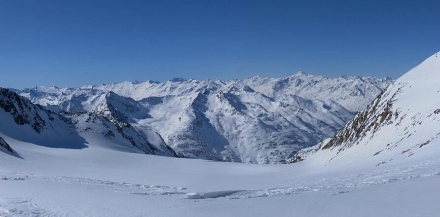 Pfaffenferner und Ötztaler Alpen von Weißkugel bis Wildspitze aus dem Pfaffenjoch
