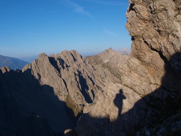 Eigener Schatten, nach der Erlscharte auf ca. 2290m
