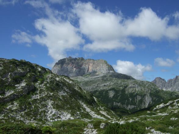 Die mächtige Rote Wand