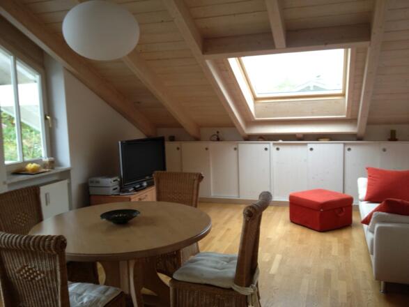 Wohnzimmer mit Essbereich Ferienwohnung Proschka