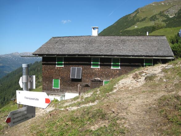 Hier die Vordere Wildenalpe - ab hier kurz Richtung Fiedererpasshütte