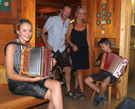 Die musikalische Wirtsfamilie