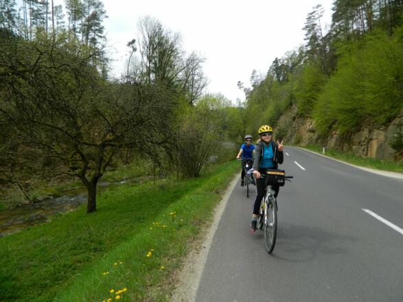 Radeln neben dem Kettenbach