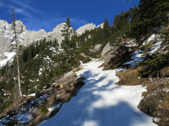 Schrofengelände zwischen Gruttenkopf und Gruttenhütte