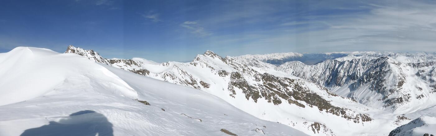 Zwiselbacher Roßkogel, Rotgruben-, und Haiden- Mut- und Lampsensitze. Mieminger und Karwendel im Hintergrunde. Unten rechts die Pforzheimer Hütte.
