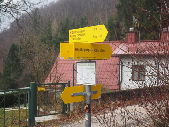 Tafel 490m beim Abstieg, rechts Bartlweg