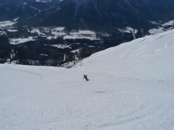 Der steile Gipfelhang mit bestem Firn.