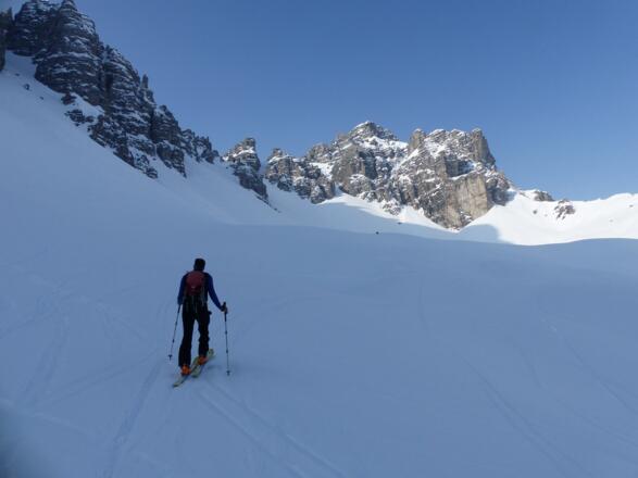 Leicht Ansteigend steuern wir auf der Nordseite die Malgrubenspitze an.
