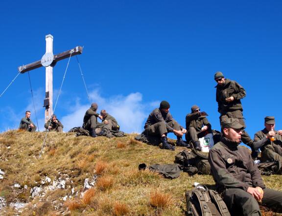 Peilspitze 2392 m mit Bundesheertruppe