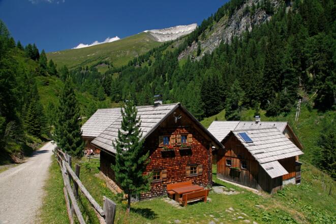 Im Aufstieg zur Sticklerhütte: Zalußenalm & Weißeck
