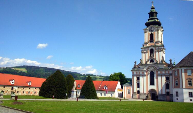 Stift Wilhering 275m