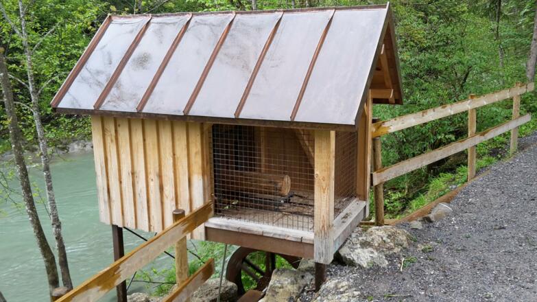 Durch Öffnen der Schleuse kann man das Kraftwerk in Betrieb setzen