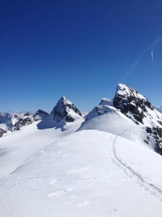Vom Eggerhorn auf das Signalhorn und den Biz Buin