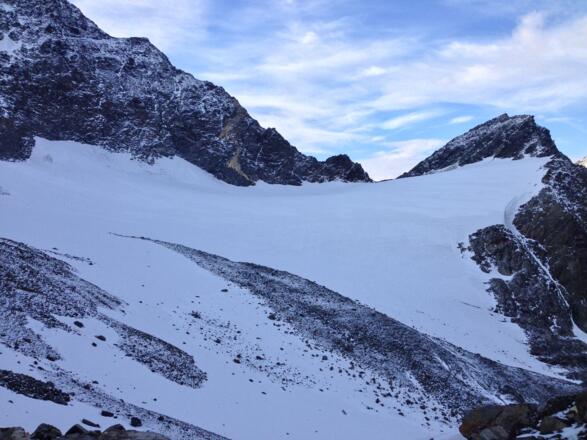 Blick von der Zwickauer Hütte zurück zum Rotmoosjoch