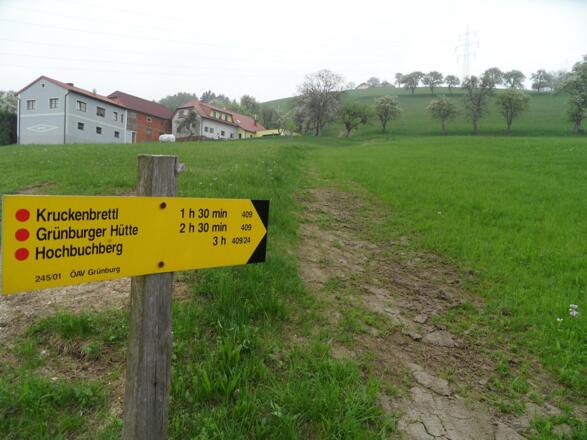 Bauernhöfe auf dem Weg zum Kruckenbrettl.