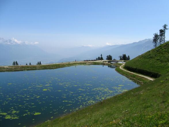 Am Panoramasee auf der Mutterer Alm mit Blick ins Unterinntal