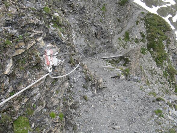 am Beginn des versicherten Steiges von der Glatzschneid hinunter ins Leitertal