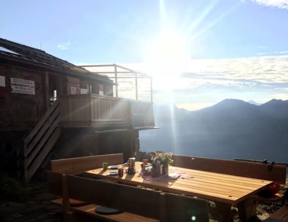 Frühstück auf der Schwarzenberghütte