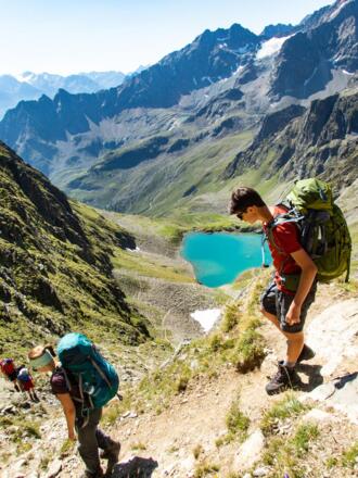 Der Abstieg vom Felderjöchl zum Weißer See ist sehr steil und stellt die schwierigste Stelle bei dieser Etappe dar.