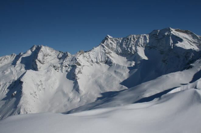 Grandioser Ausblick auf die hohen Berge der Zillertaler Alpen: Olperer, Fußstein, Schrammacher, Hohe Wand (v.l.).