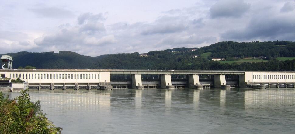 Donaukraftwerk und Donaubrücke Ybbs-Persenbeug