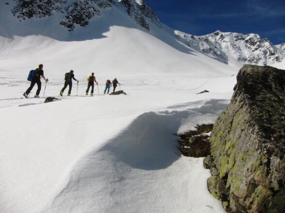 Der Steintalboden auf ca. 2300 m ist erreicht, links die Steilhänge des Schöllekogls.